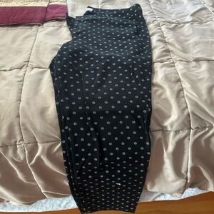 Old Navy Black and White Patterned Pencil Skirt